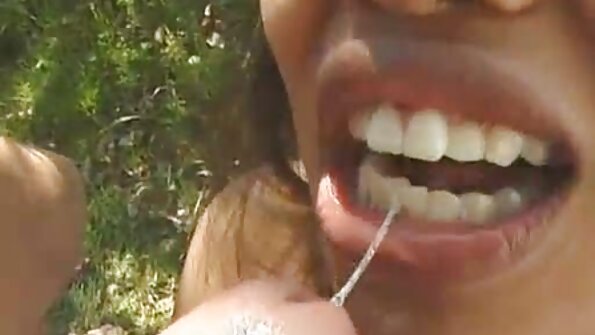 Sophia Jades Twat leccata e forata con film porno di mamme italiane la lingua