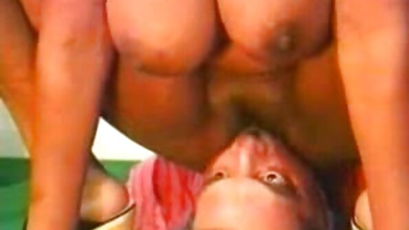 Alla ragazza video porno milanesi dai capelli scuri piace il sesso da dietro